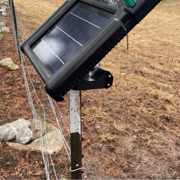 AMERICAN FARMWORKS SOLAR FENCE FIXED MULTIMOUNT™️ BRACKET (Wood,Metal or T-Post) - Picture 9 of 15